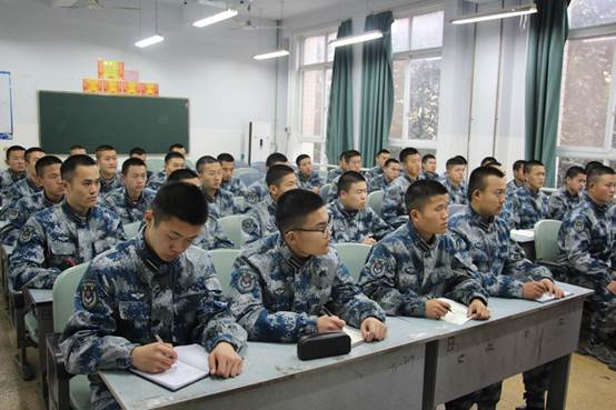 说明: F:\20190103和18级士官生谈人生理想信念\IMG_9324.JPG