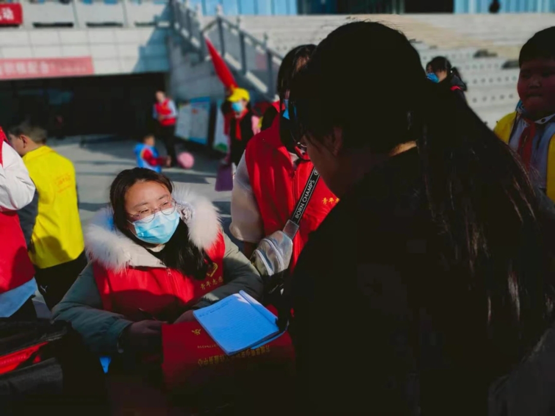 普及醫學知識我校20級醫學系臨床3班韓濱羽,主動參加家鄉志願者活動